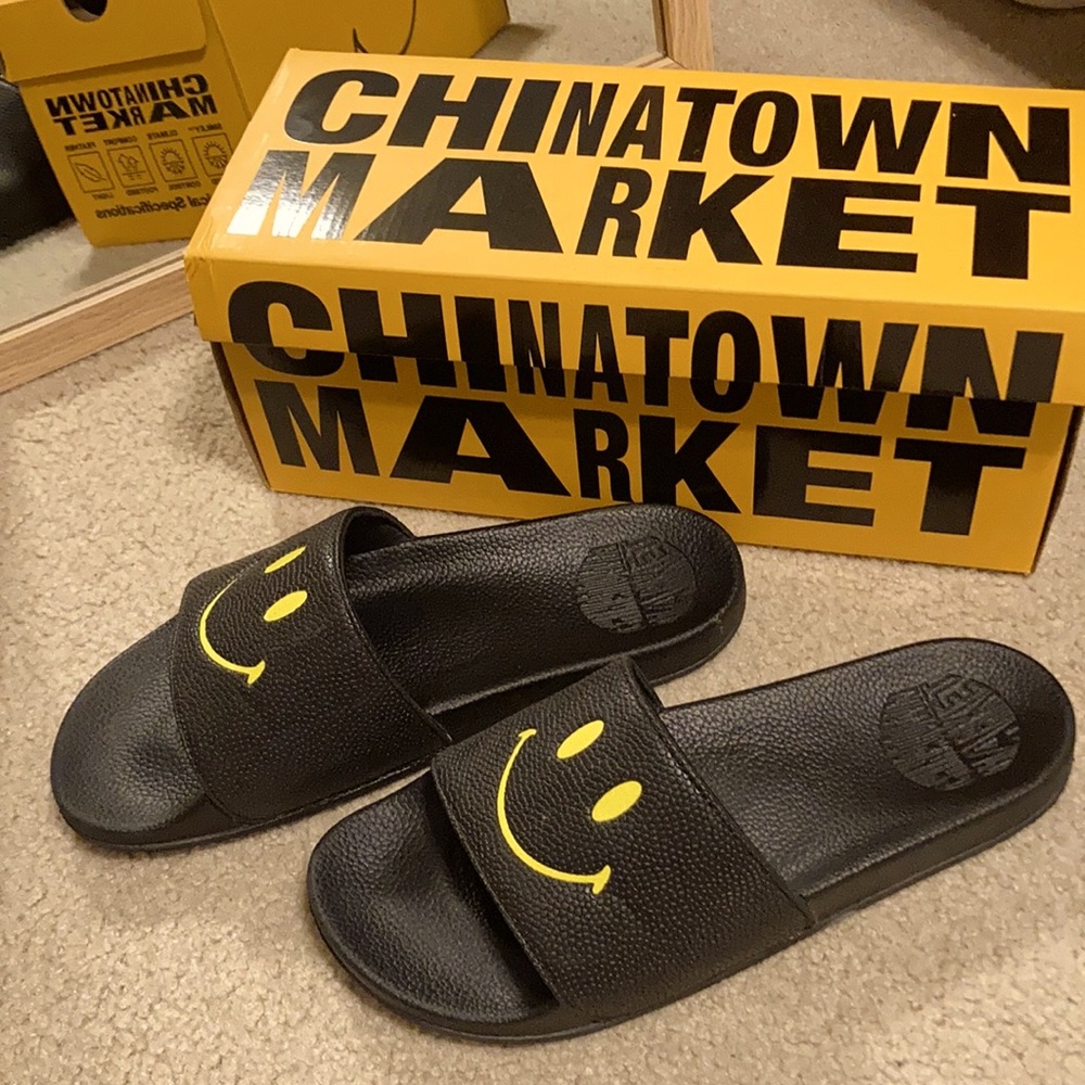 Chinatown Market Smiley™️ Slides size: 11